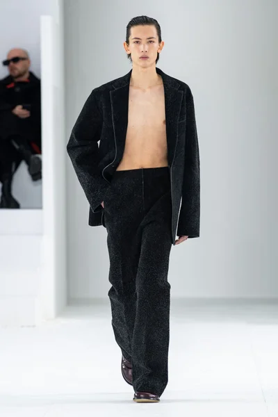 Look 25